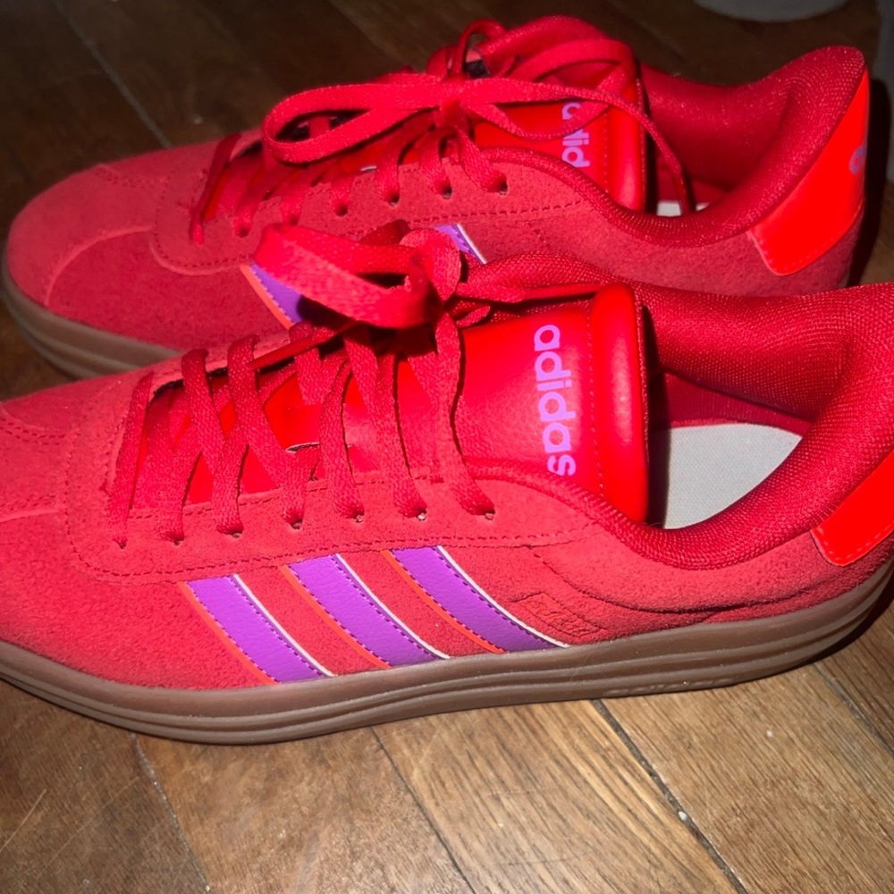 Adidas LV court